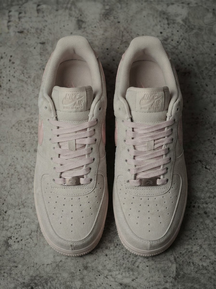 Nike Air Force 1 Low Gamuza Nude/Rosa Pastel