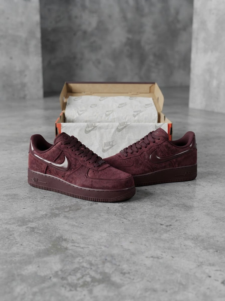 Nike Air Force 1 Low Gamuza Vinotinto