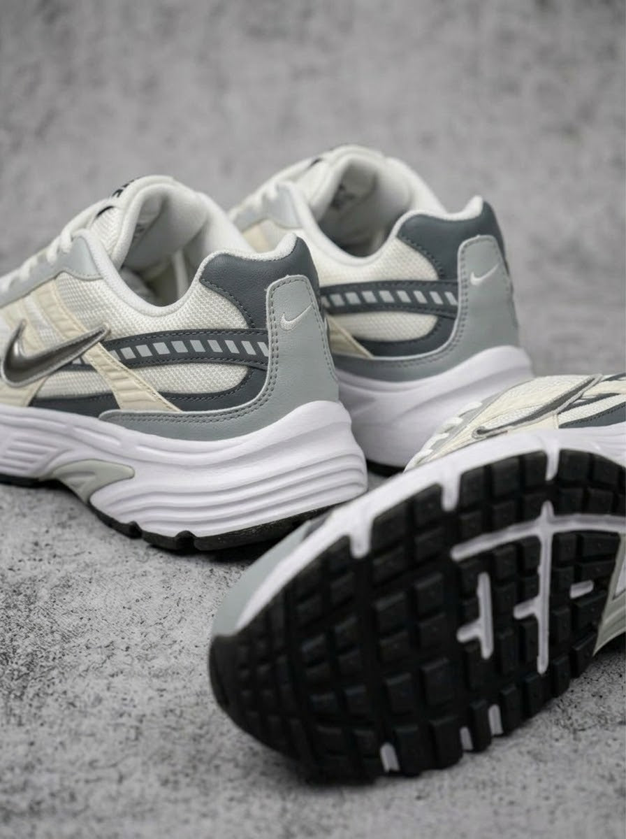 Nike Initiator Plateado Metalizado