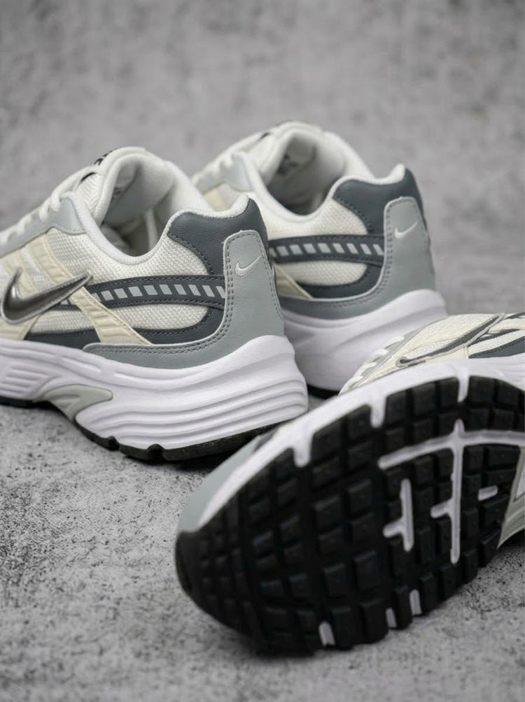 Nike Initiator Plateado Metalizado