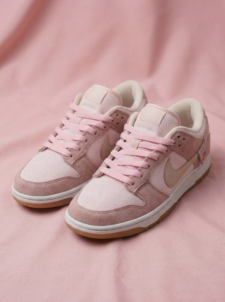 Nike Dunk Low Rosa Pana y Gamuza con Suela Gum