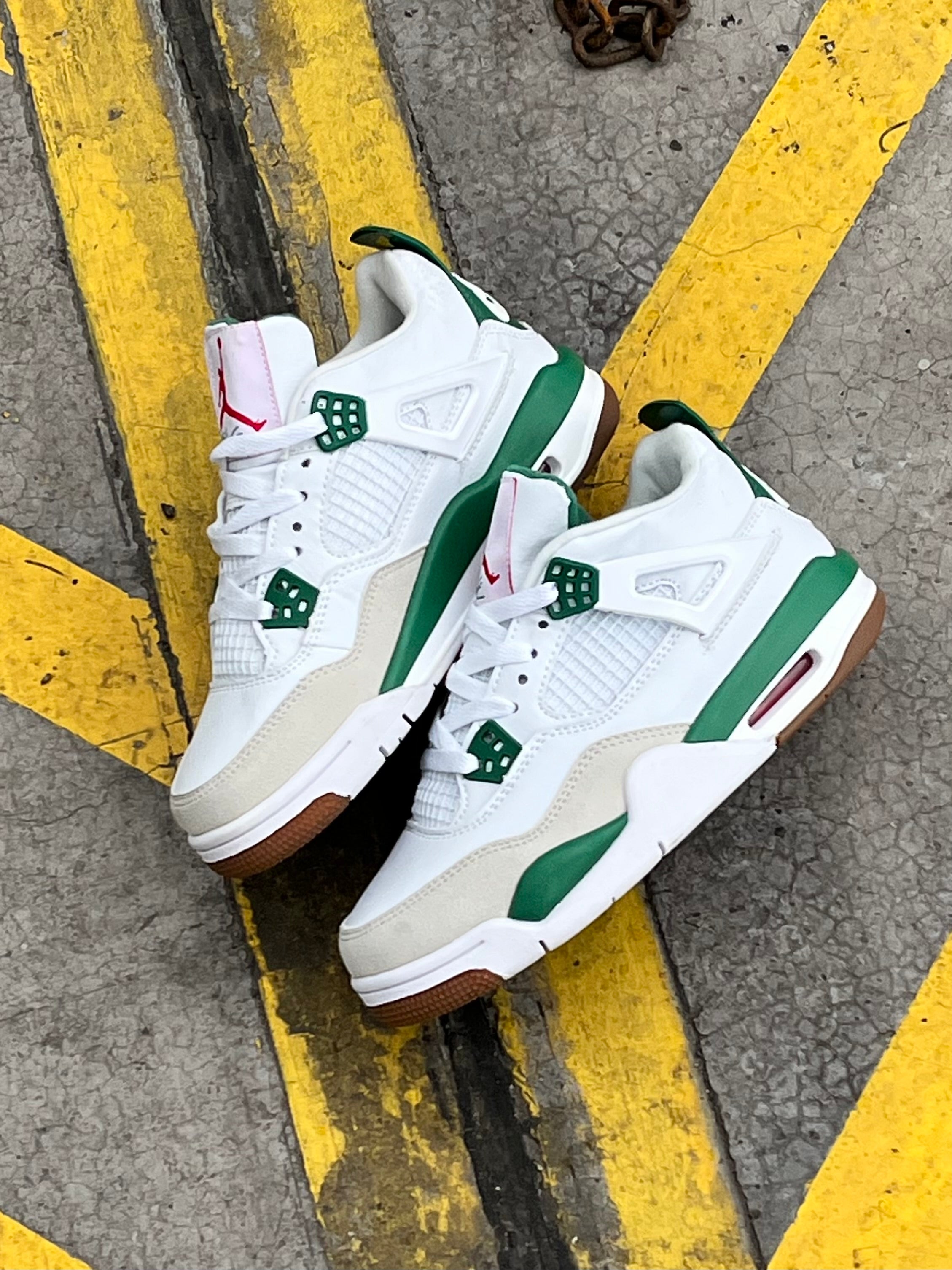 Air Jordan Retro 4 SB