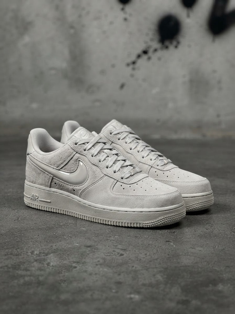 Nike Air Force 1 Low Gamuza Gris Claro
