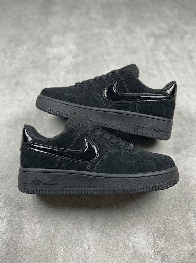 Nike Air Force 1 Low Negro Total Gamuza