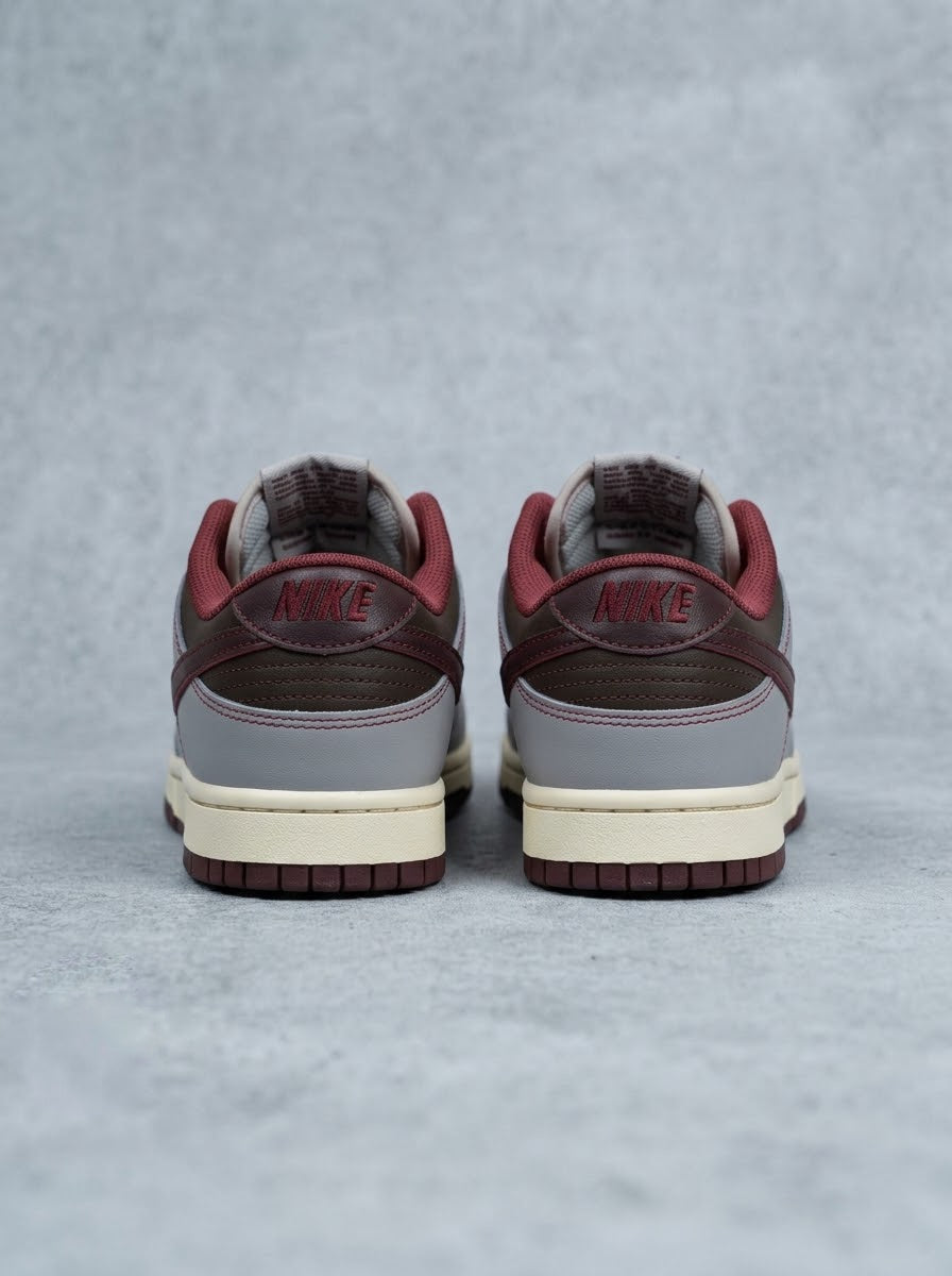 Nike Dunk Low Retro SE Gris y Vinotinto