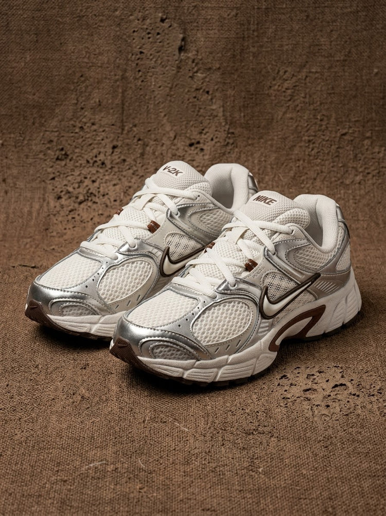 Nike V5K RNR – Silueta Retro Runner & Estilo Y2K