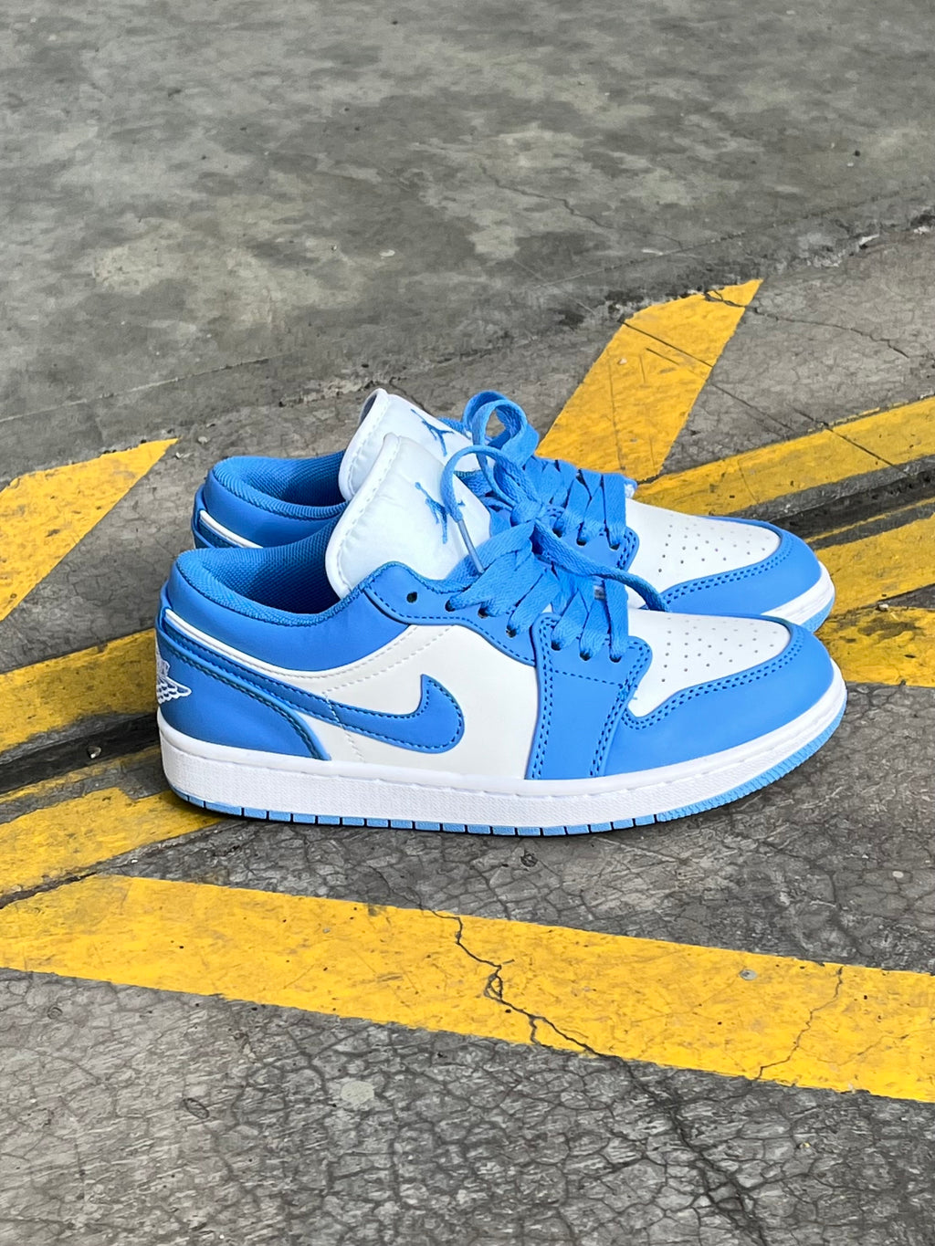 Air Jordan 1 Low University Blue