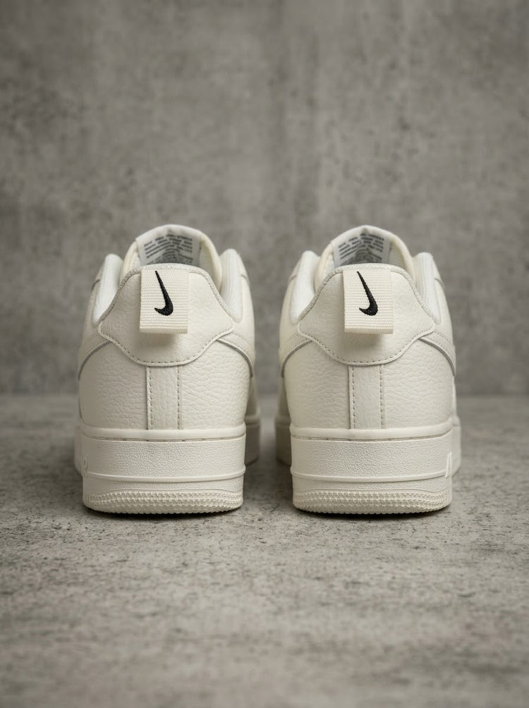 Nike Air Force 1 Low Crema/Negro con Pull-Tab Edición