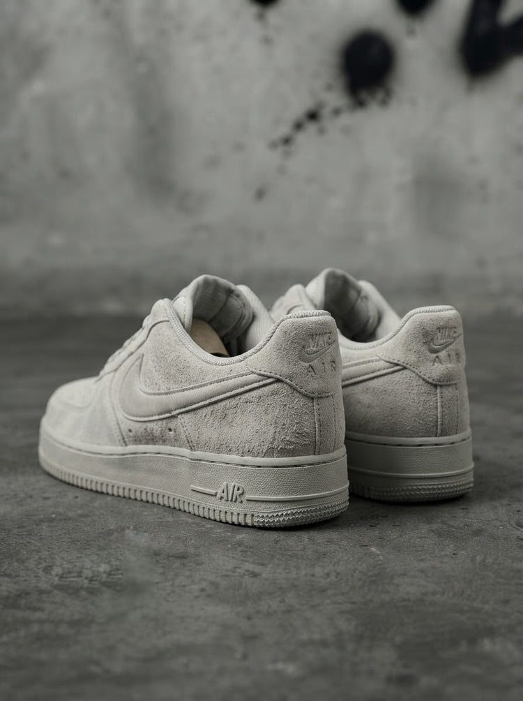 Nike Air Force 1 Low Gamuza Gris Claro