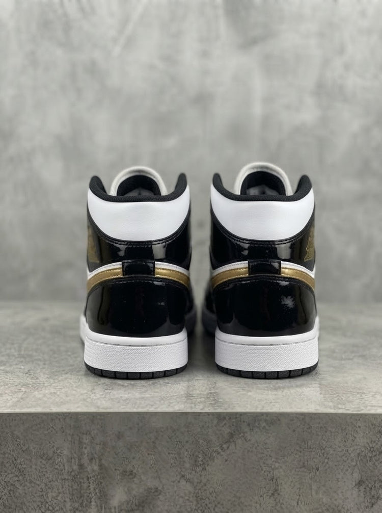 Air Jordan 1 Mid Blanco Negro con Dorados