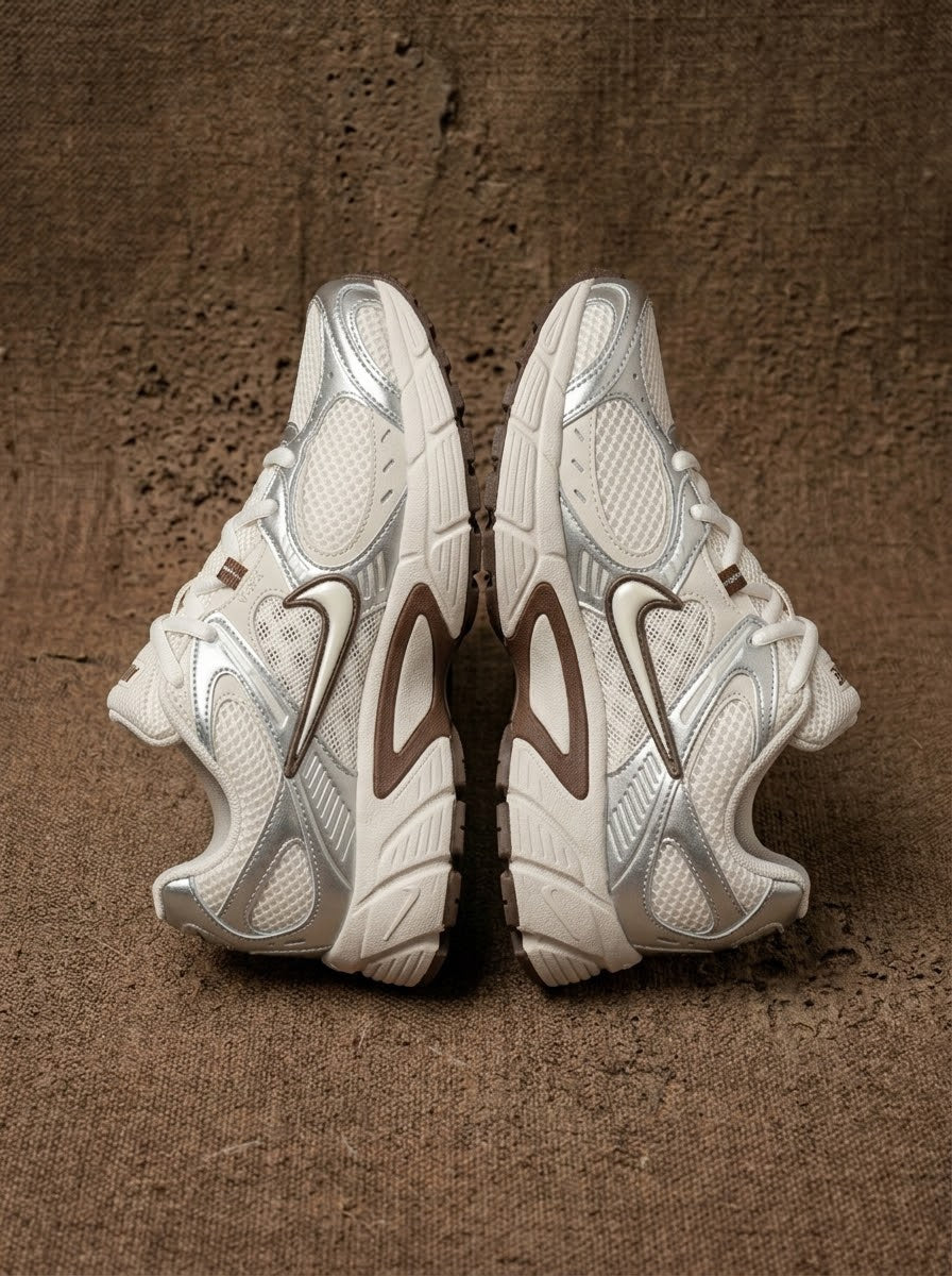 Nike V5K RNR – Silueta Retro Runner & Estilo Y2K