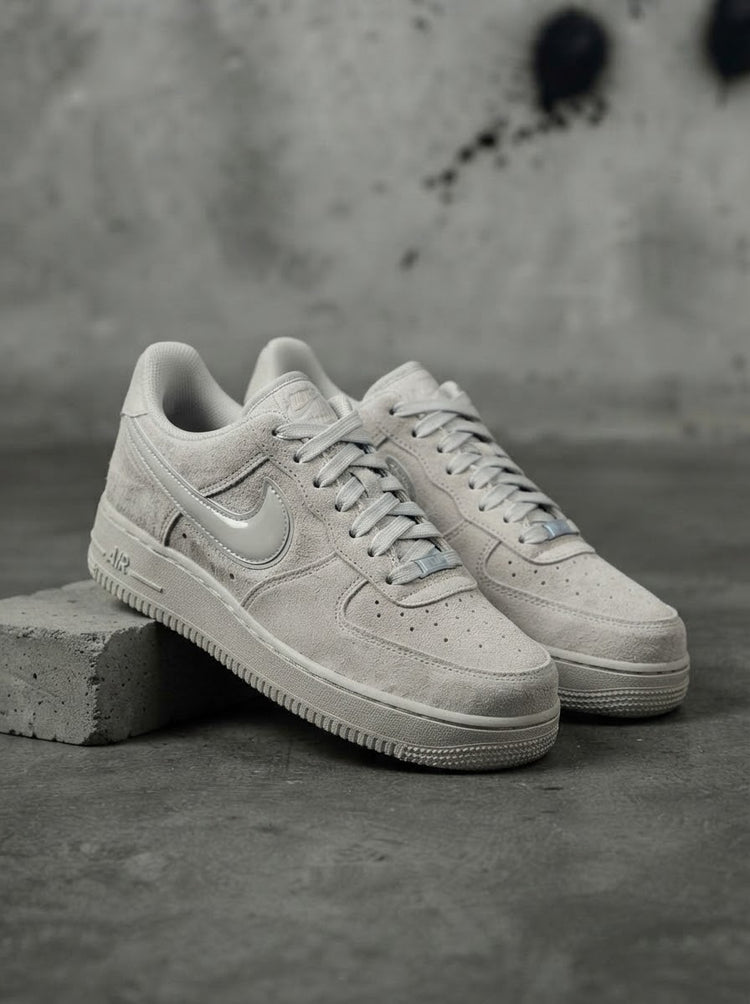 Nike Air Force 1 Low Gamuza Gris Claro