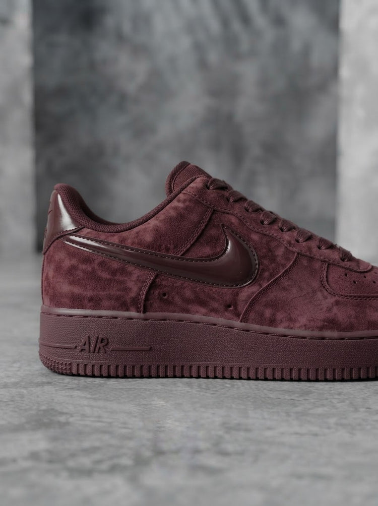 Nike Air Force 1 Low Gamuza Vinotinto