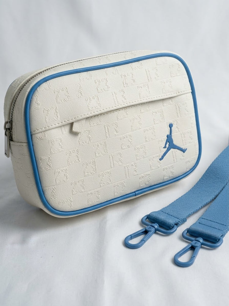 Bolso Crossbody Jordan Monogram Blanco / Azul UNC (Celeste)