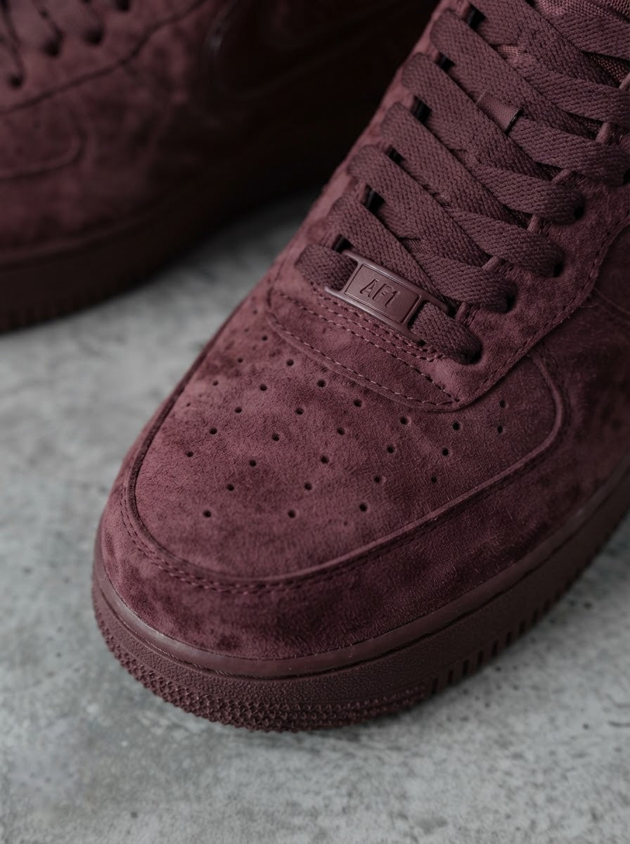 Nike Air Force 1 Low Gamuza Vinotinto