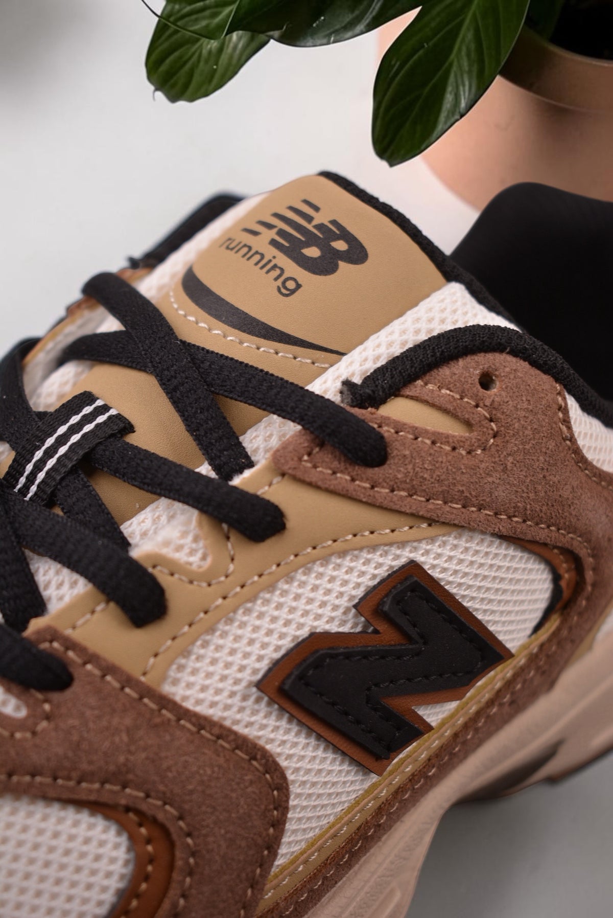 New Balance 530 Marrón, Beige y Crema – Silueta Retro Running & Earth Tones
