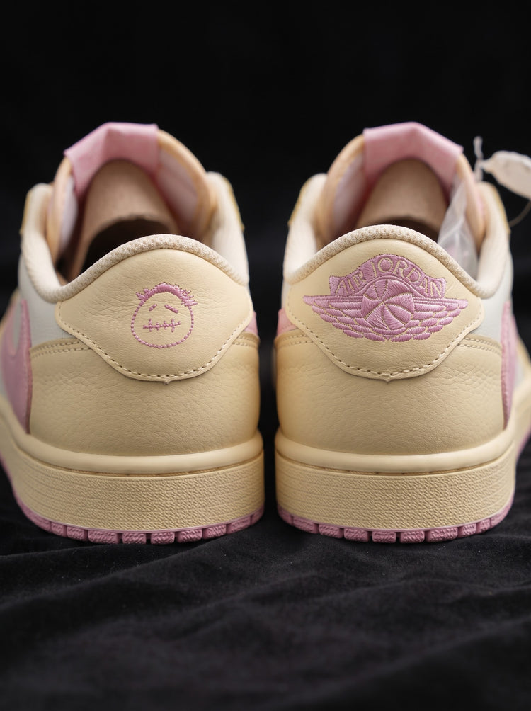 Air Jordan 1 Low OG x Travis Scott "Shy Pink"