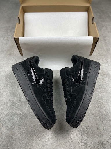 Nike Air Force 1 Low Negro Total Gamuza