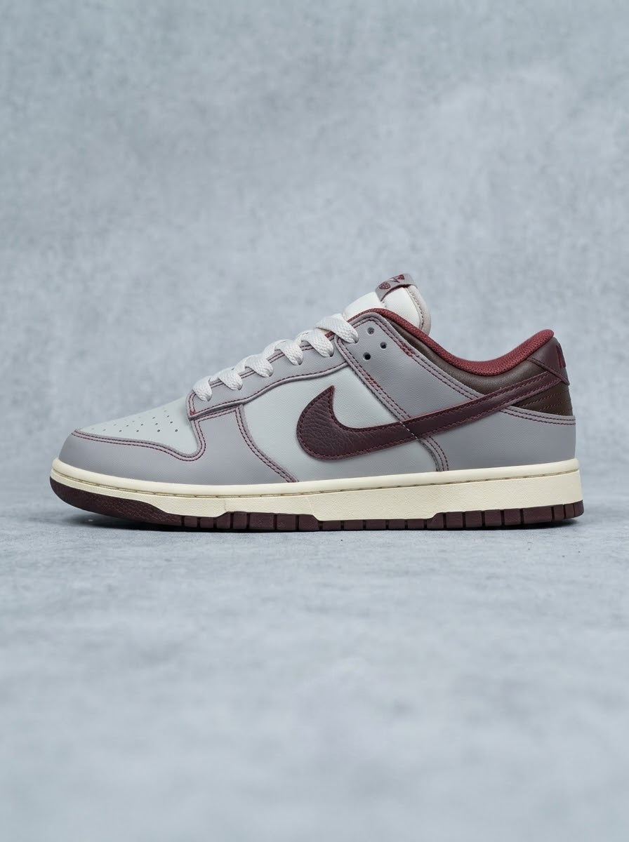 Nike Dunk Low Retro SE Gris y Vinotinto