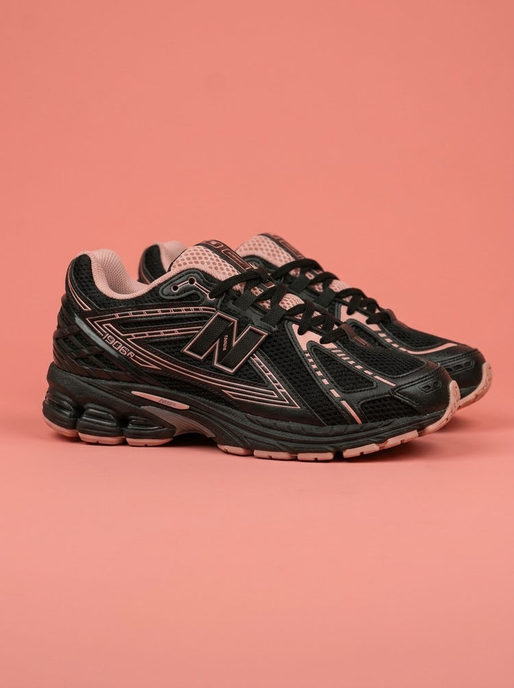 New Balance 1906R Negro/Rosa Pastel