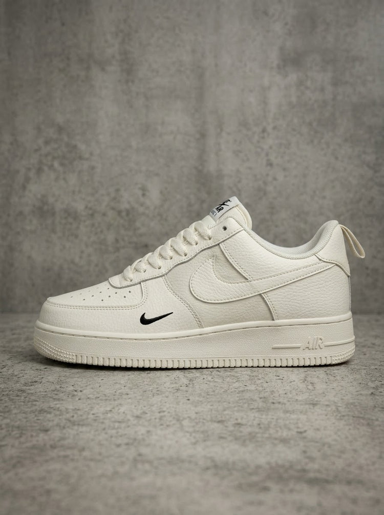Nike Air Force 1 Low Crema/Negro con Pull-Tab Edición