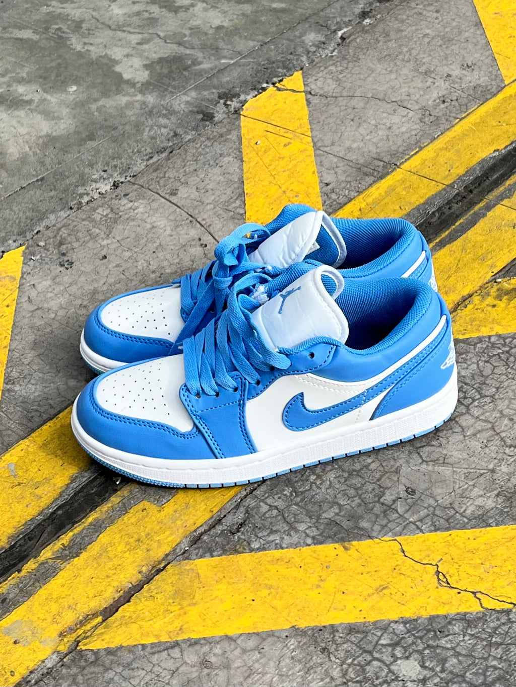 Air Jordan 1 Low University Blue