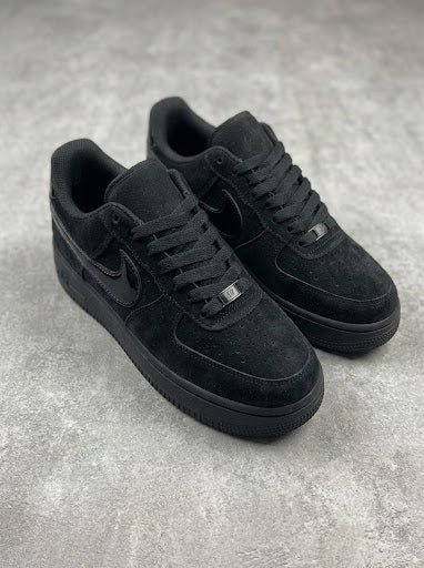 Nike Air Force 1 Low Negro Total Gamuza
