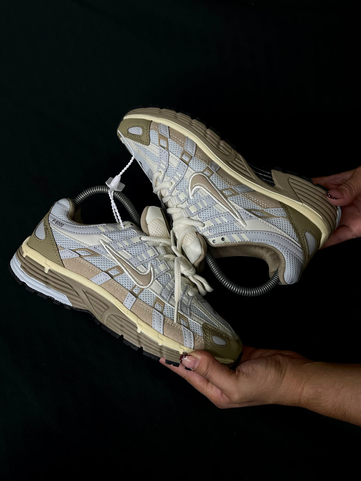 Nike P-6000 Caqui y Beige