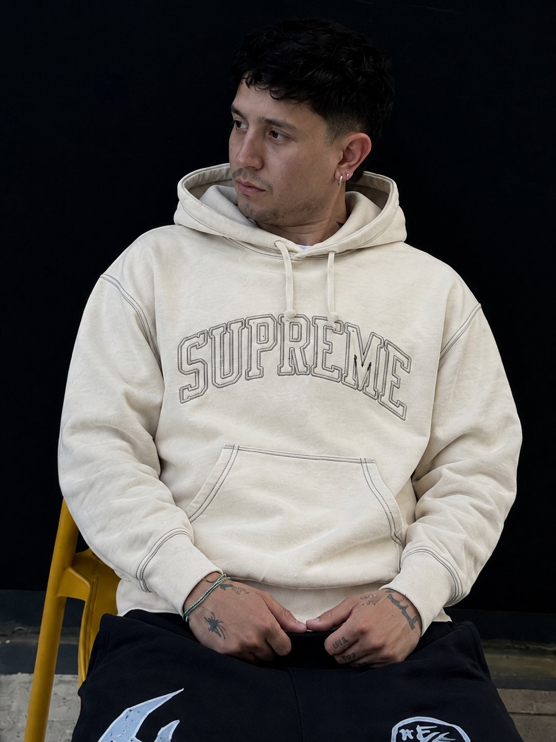 Buzo Hoodie Supreme Contrast Stitch - Crema