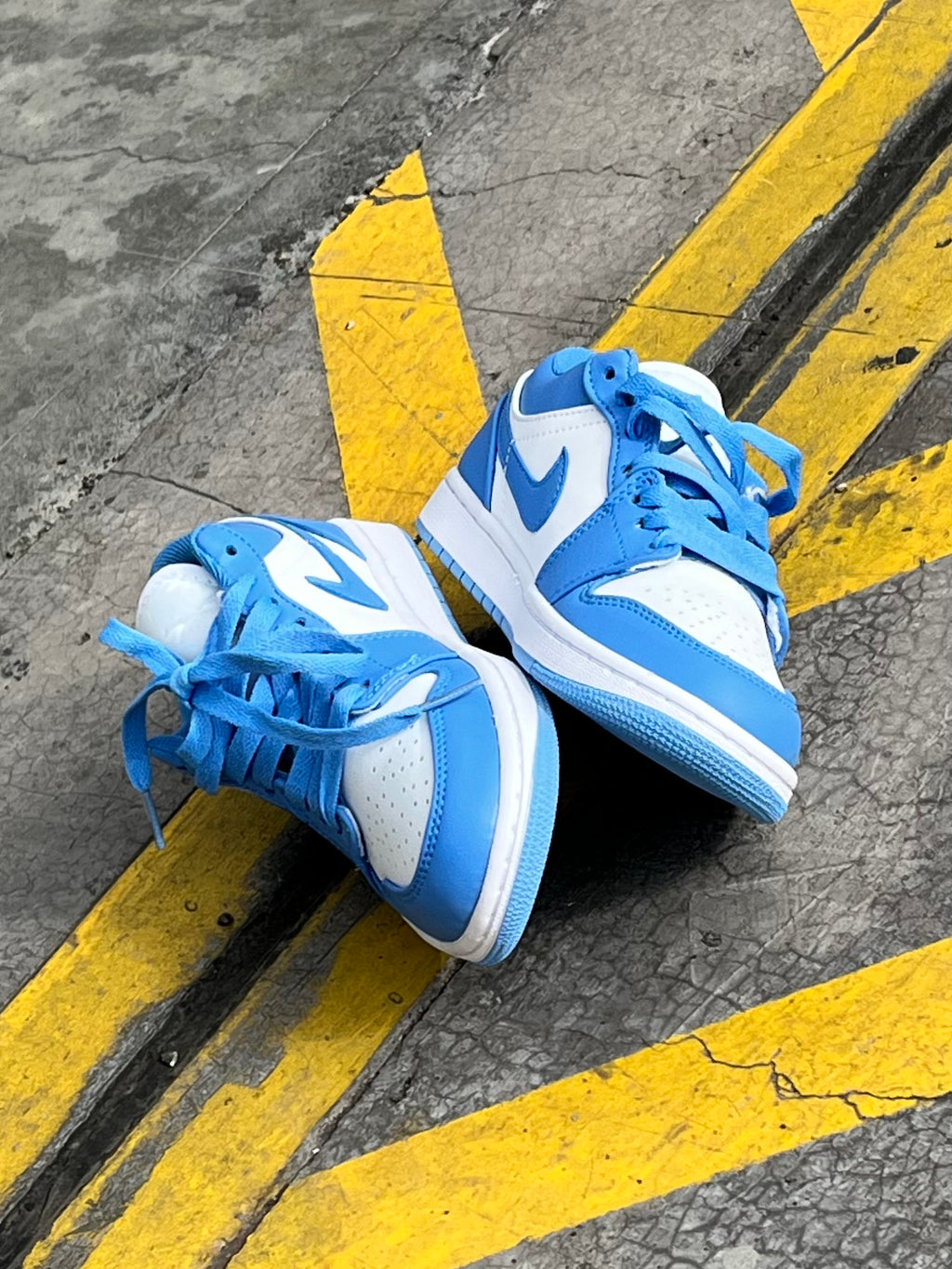 Air Jordan 1 Low University Blue