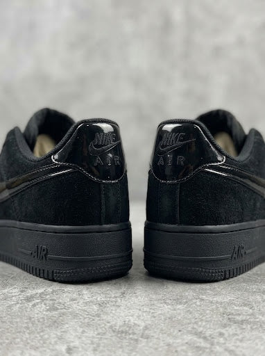 Nike Air Force 1 Low Negro Total Gamuza