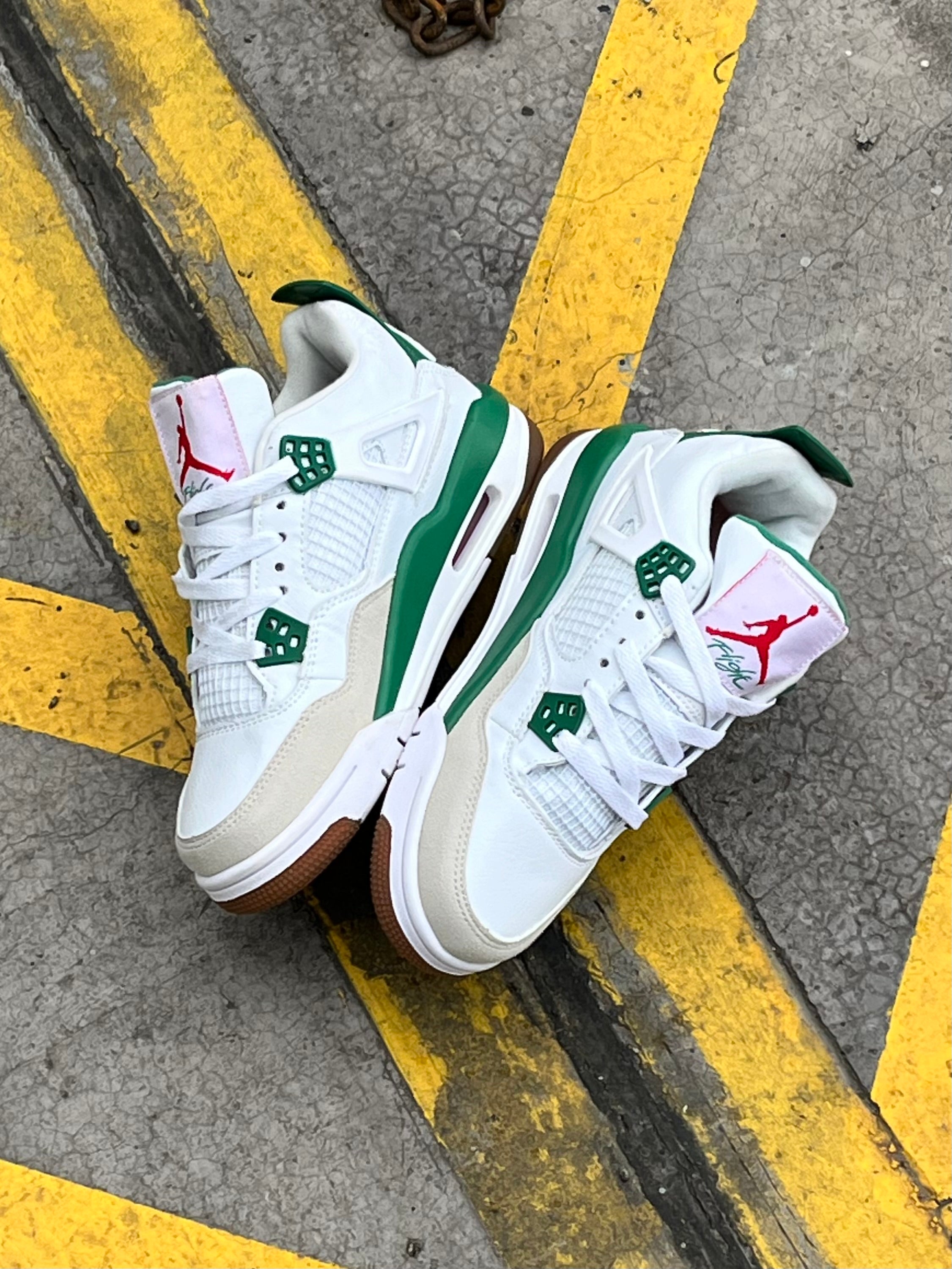 Air Jordan Retro 4 SB