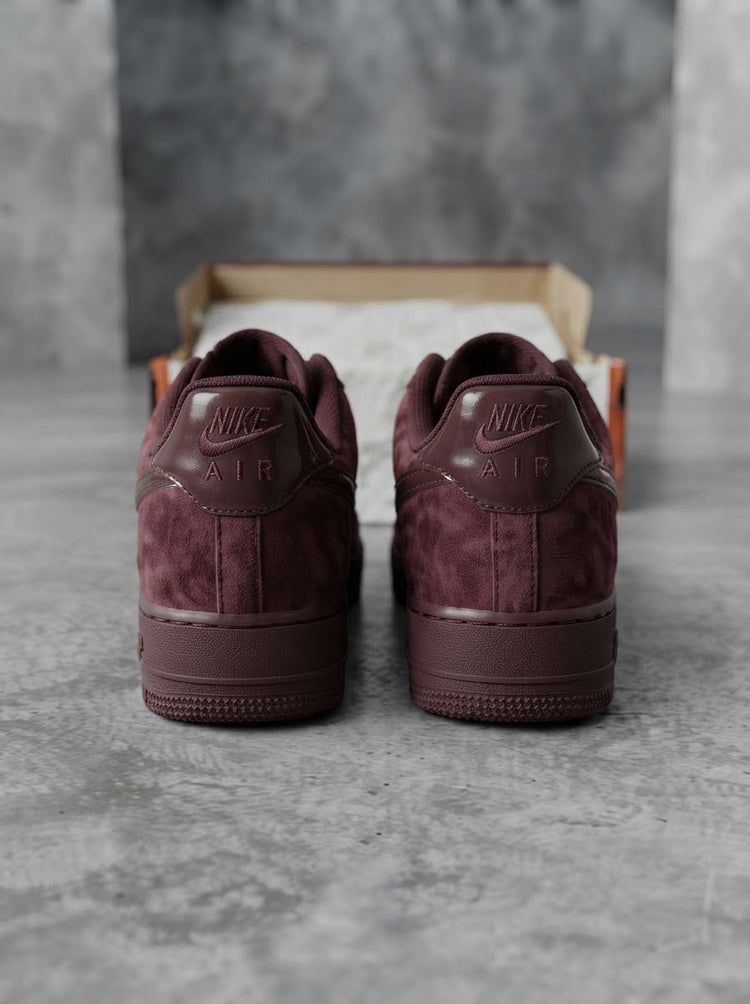 Nike Air Force 1 Low Gamuza Vinotinto