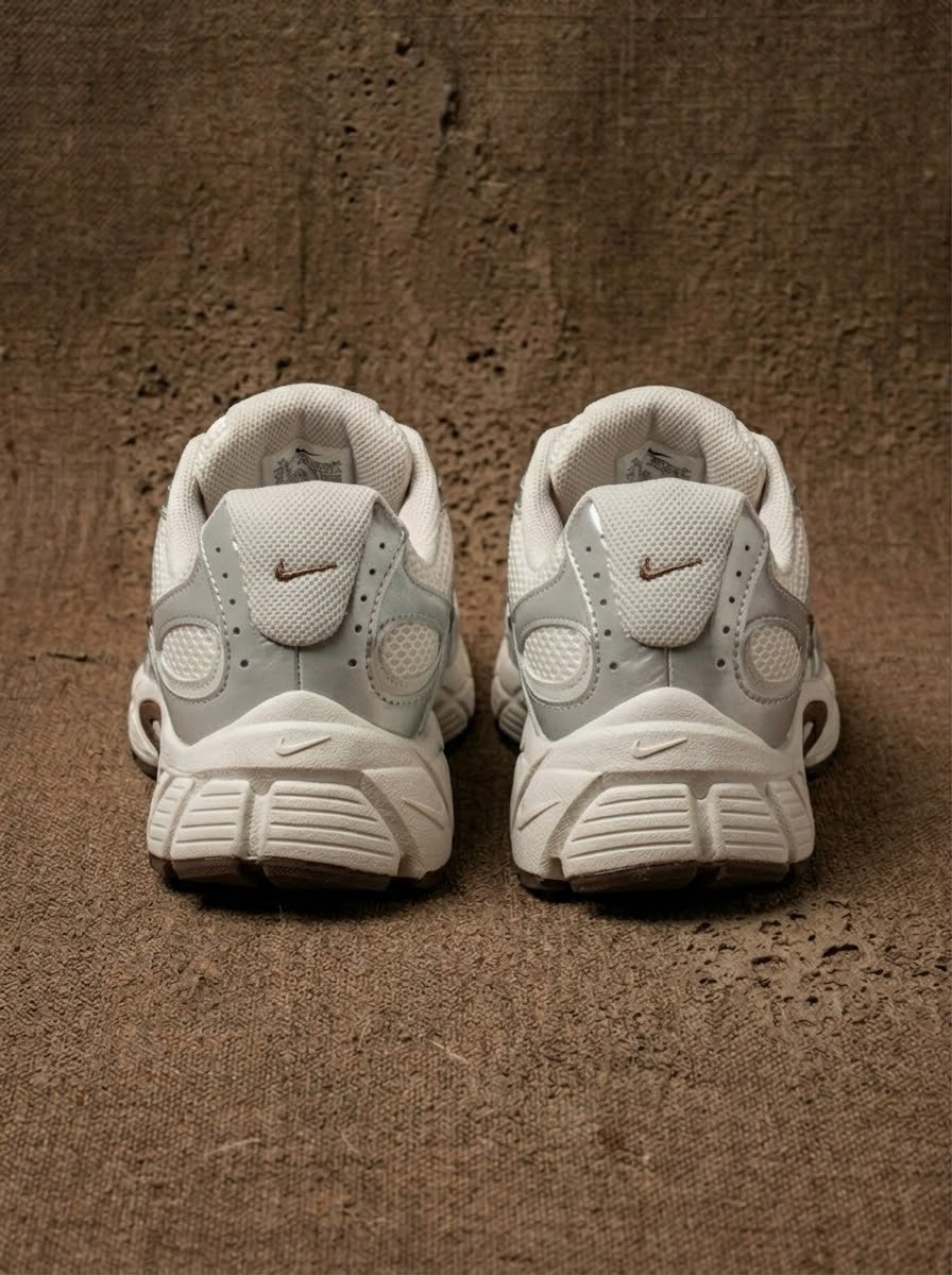 Nike V5K RNR – Silueta Retro Runner & Estilo Y2K