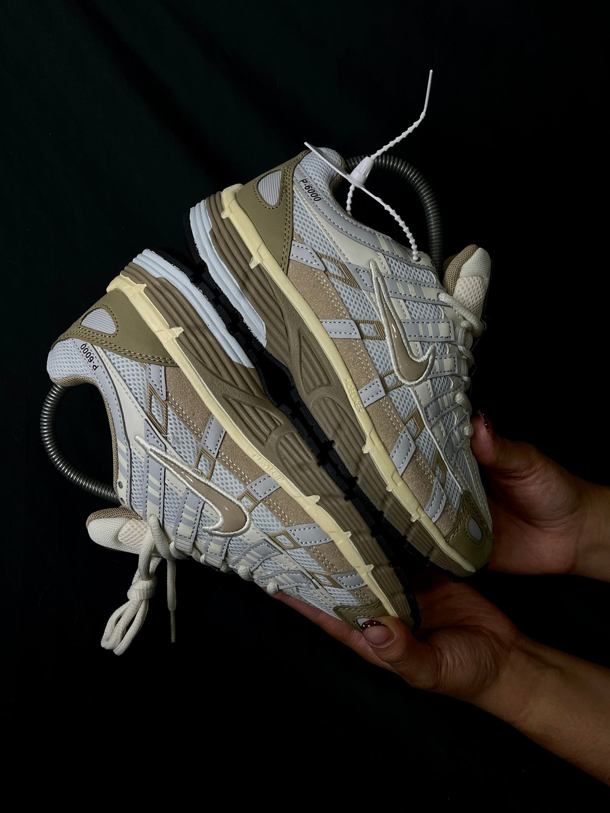 Nike P-6000 Caqui y Beige